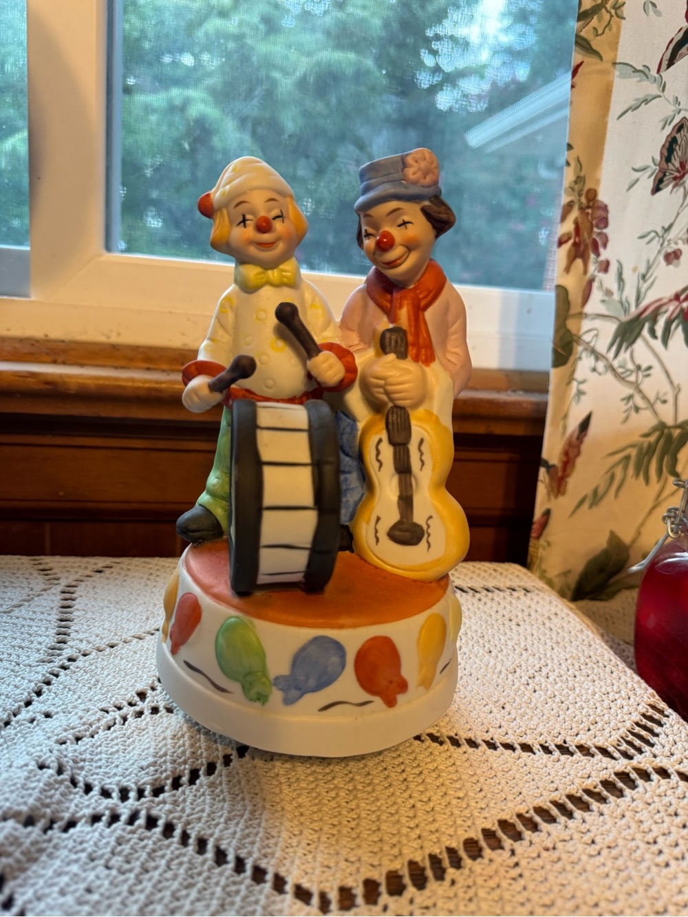 Vintage “Send in the Clowns” Ceramic Music Box – Rotating Clown Duo, 9” Tall